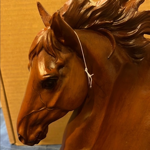 Elegant Brown Horse Wine Bottle Holder - Picture 2 of 8